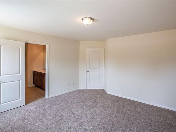 4th image of 256 Elm Patch Dr