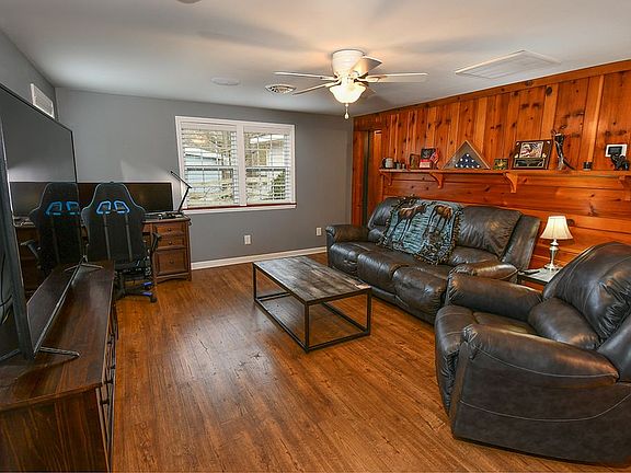 3rd image of 1649 Eisenhower Ct