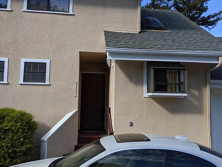 2123 Beebee St — Photo 2