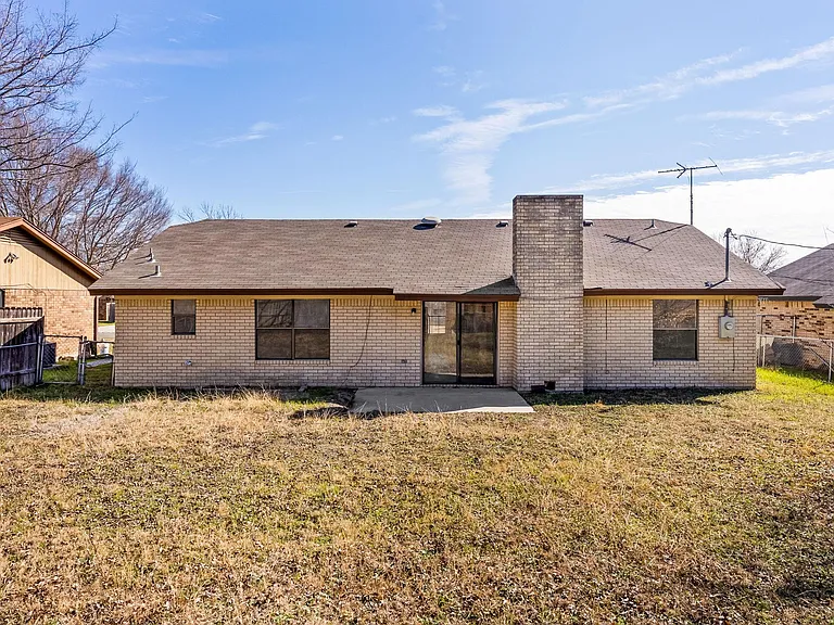 1907 Moonlight Dr — Photo 18