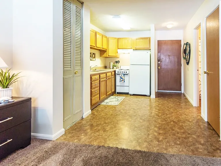 Boulevard Club Apartments — Photo 10