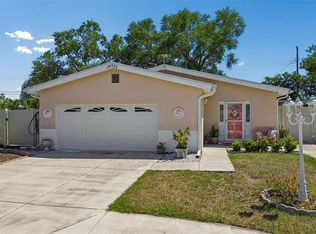 10572 Blossom Lake Dr, Seminole, FL 33772