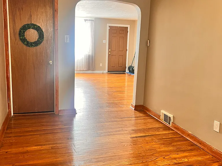 7565 Malvern Ave — Photo 17