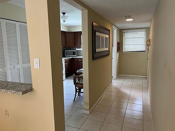 4th image of 445 SE 21st Ave APT 201
