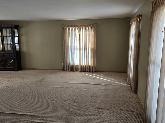 4th image of 1915 Tina Ln
