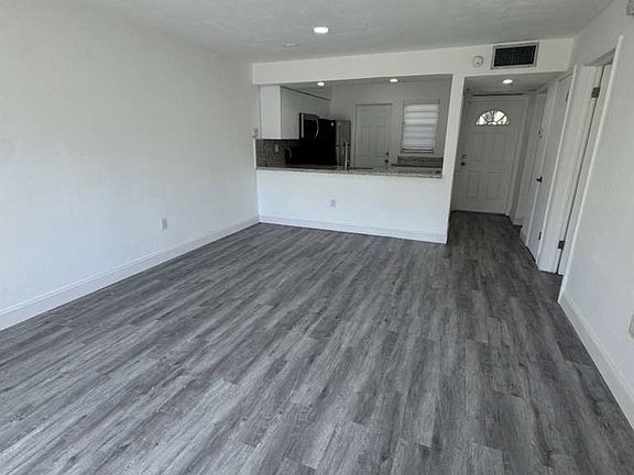 4th image of 2800 NE 203rd St APT 5