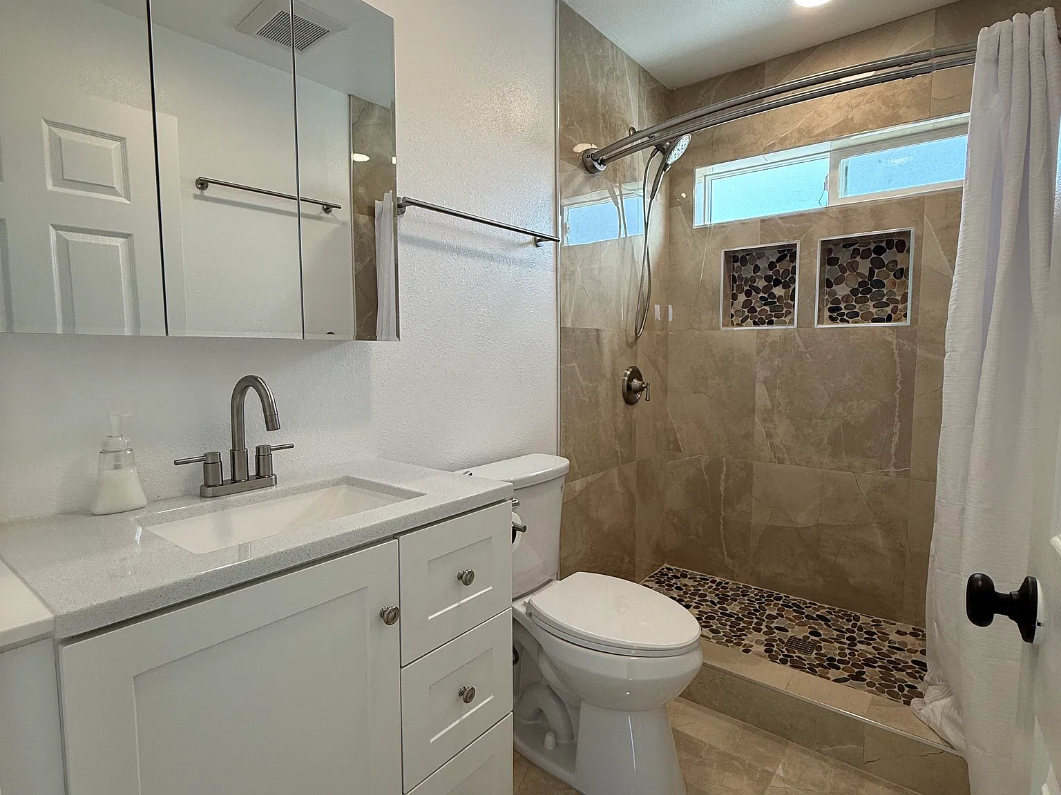 4 bed, 1000 sqft, $5,500 — Photo 3