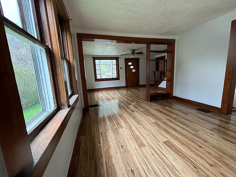 10217 Cumberland Rd — Photo 2