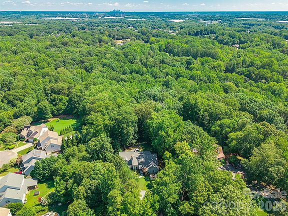 3rd image of 1326 Clifflure Ln