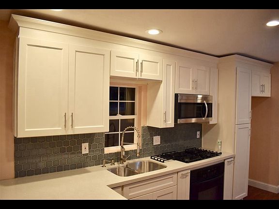 5th image of 517 W 19th St