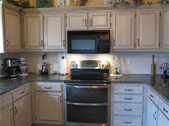 3rd image of 1126 Meadowlark Ln