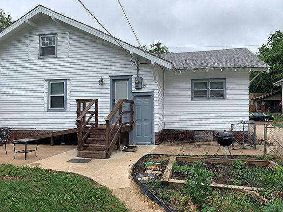 5th image of 901 E Hazel Ave