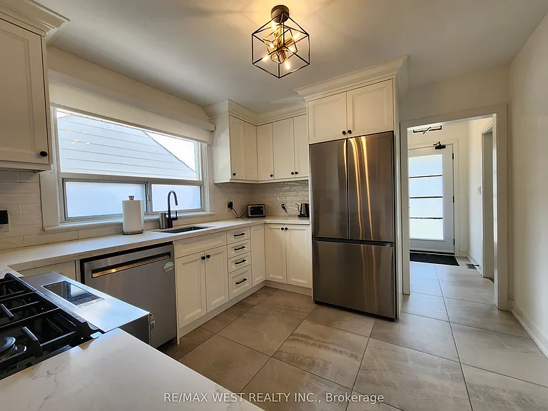 835 Hortop St #MAIN — Photo 3