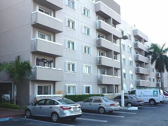 2nd image of 600 NW 32nd Pl APT 405