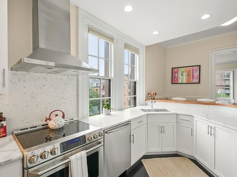 285 Clarendon St #4 — Photo 11