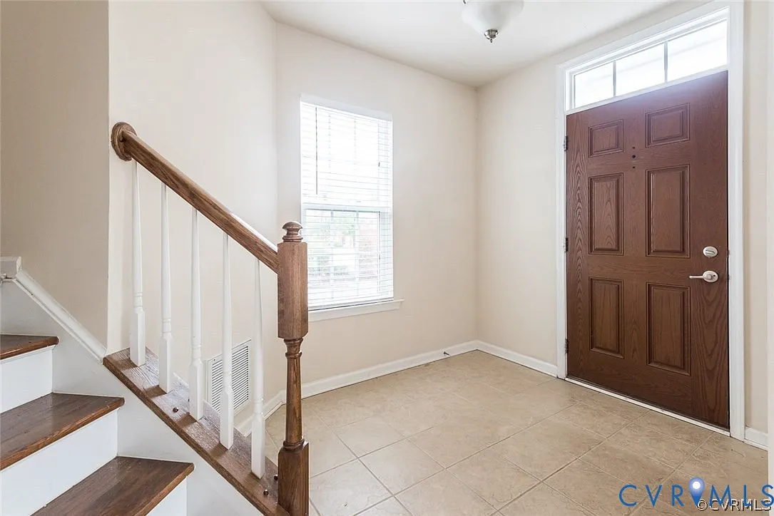 3 bed, 3.0 bath, 2123 sqft, $2,800 — Photo 3
