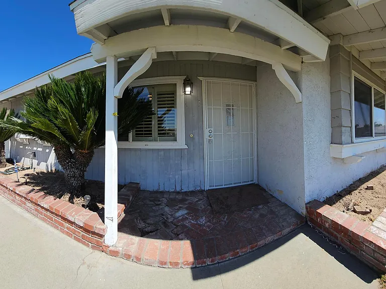 2272 Toluca Dr — Photo 3