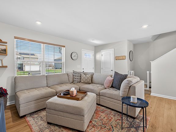 5th image of 383 Thresher St