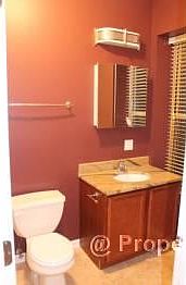 3rd image of 405 E Oakwood Blvd