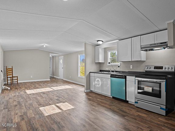 2nd image of 212 E Southwinds Drive
