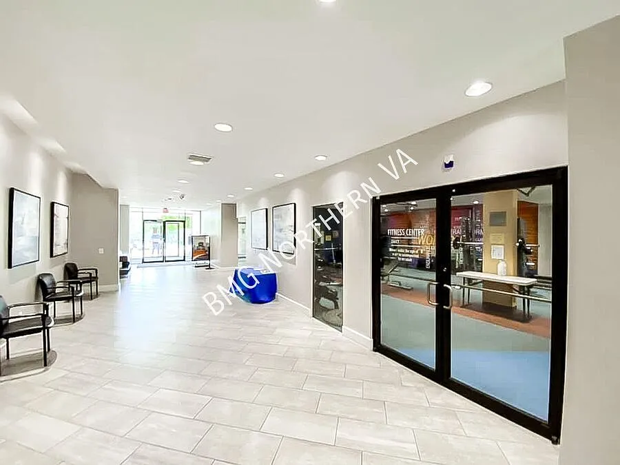 Charming And Well-Maintained 2 Bedroom 2 Bathroom Mid-Rise Condo In Popular EOS-21 / West End wit... — Photo 4