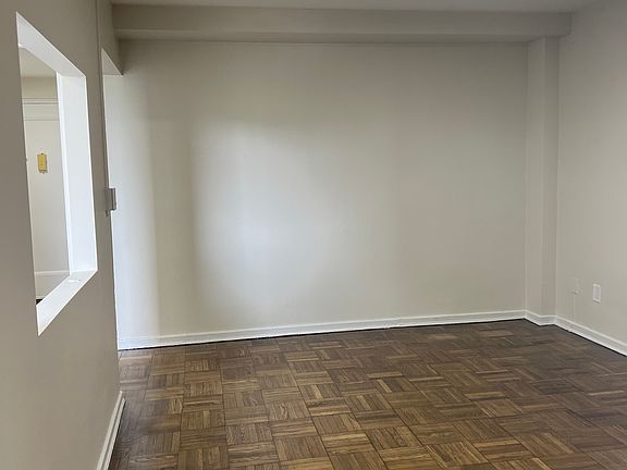 4th image of 111 Washington St