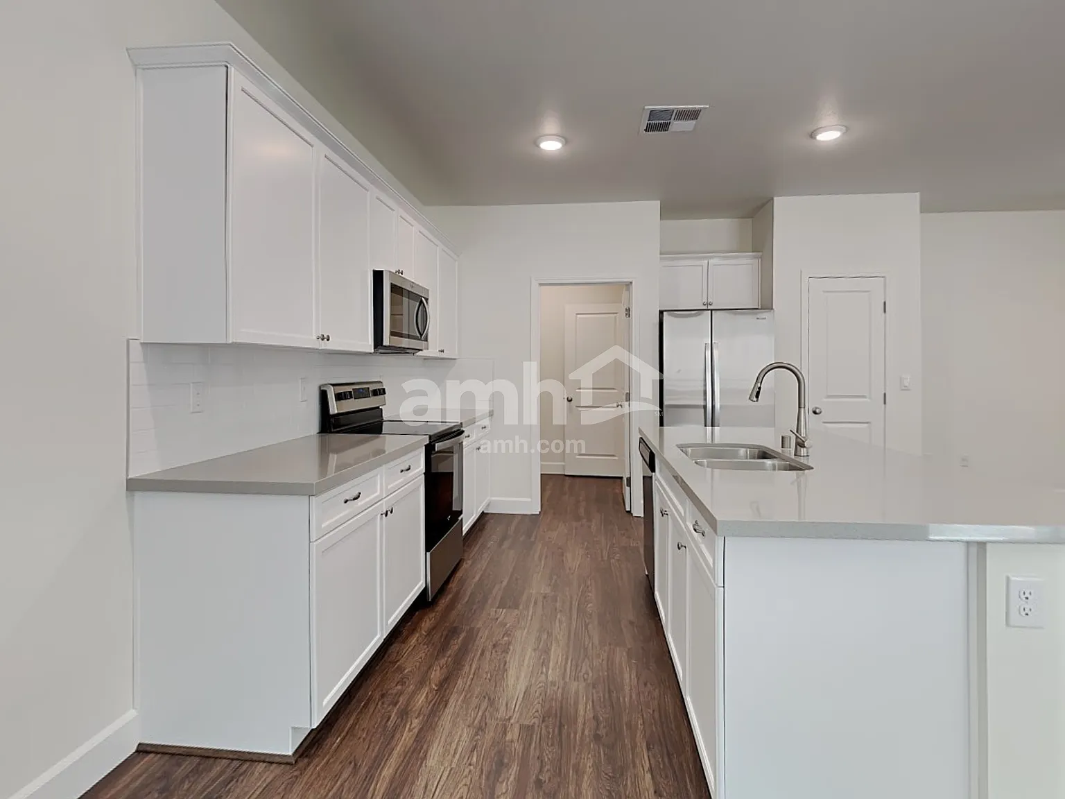 4 bed, 2.5 bath, 2157 sqft, $2,470 — Photo 4
