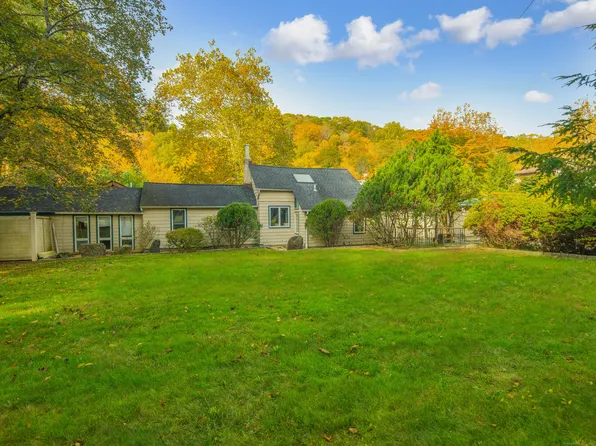 260 Lyons Plain Road, Weston, CT 06883