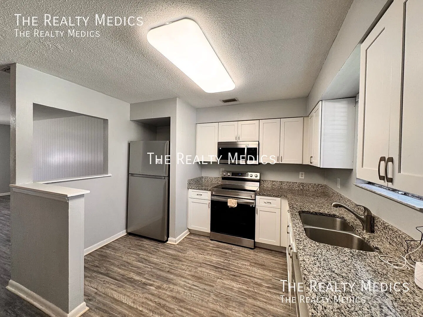 Newly Renovated 2/2 - 10 Minutes From The Worlds Most Famous Beach - Daytona! — Photo 3