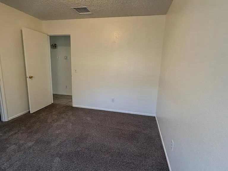 25831 Temple Dr — Photo 5