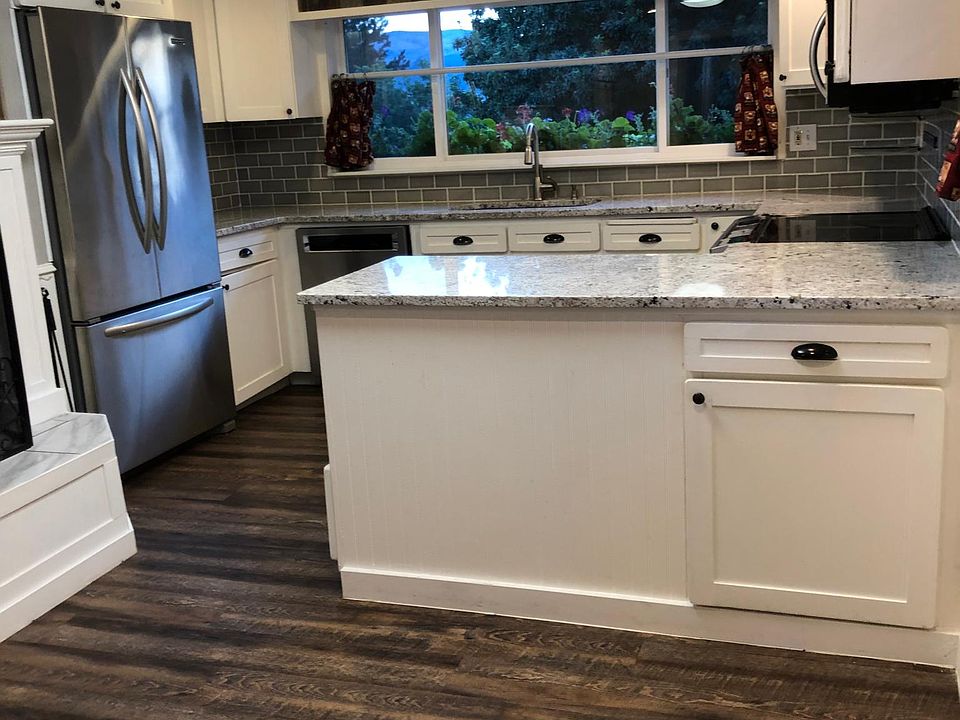 Updated kitchen and newer appliances