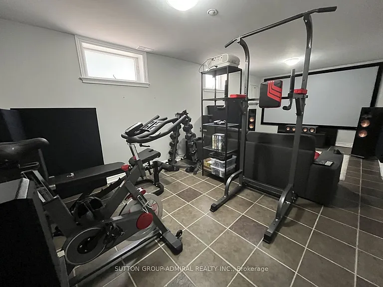 81 Searle Ave — Photo 28