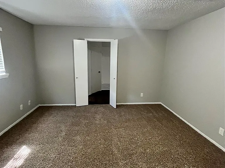 22318 Meadowgate Dr — Photo 14