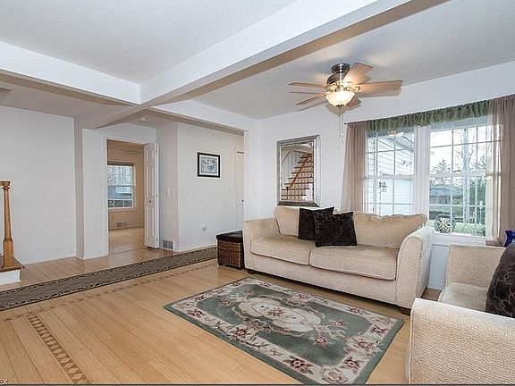 4th image of 15 E Summit St