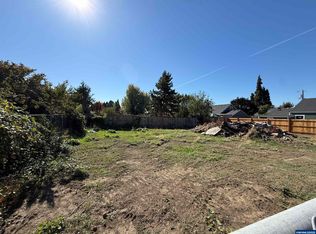 June Ave NE, Salem, OR 97305