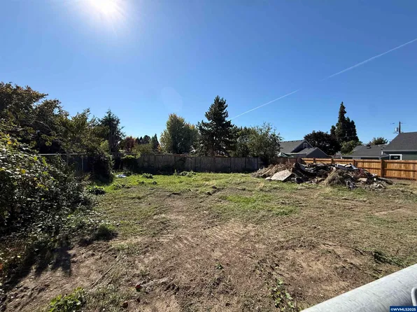 June Ave NE, Salem, OR 97305