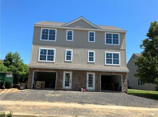 1601 Greystone Circle Lower, Alburtis, PA 18011