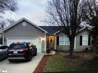 8 Squirrel Hollow Ct, Greer, SC 29651