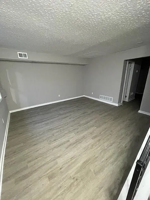 3 bed, 1.5 bath, 1098 sqft, $1,600 — Photo 4
