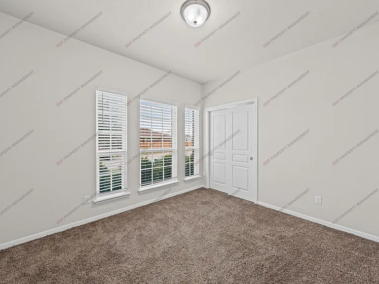 727 Cross Dr — Photo 5