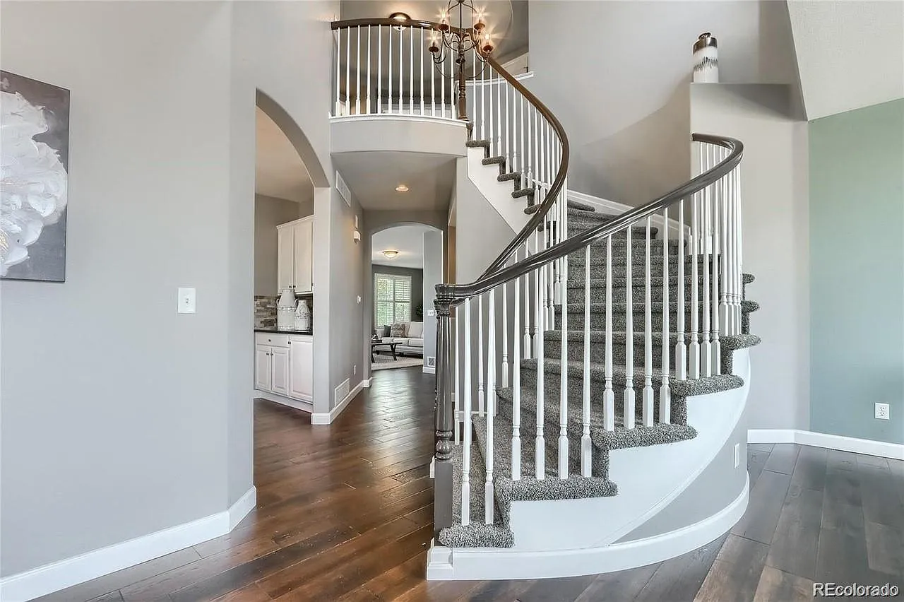5 bed, 4.0 bath, 3356 sqft, $4,400 — Photo 2