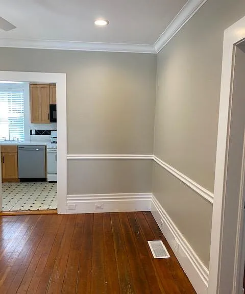 558 Coombs St — Photo 5