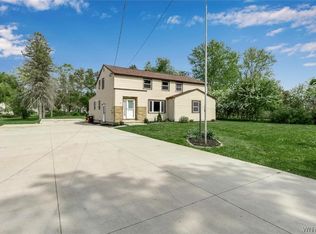 12 Woodhaven Rd, Orchard Park, NY 14127