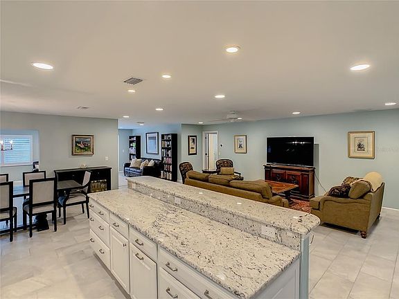 3rd image of 3212 W Fair Oaks Ave