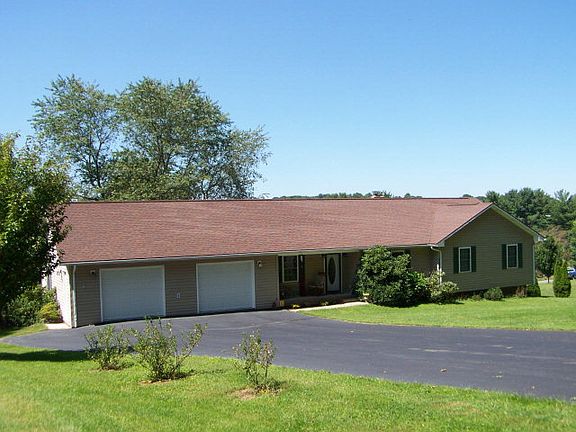 2nd image of 170 Oak Hollow Cir