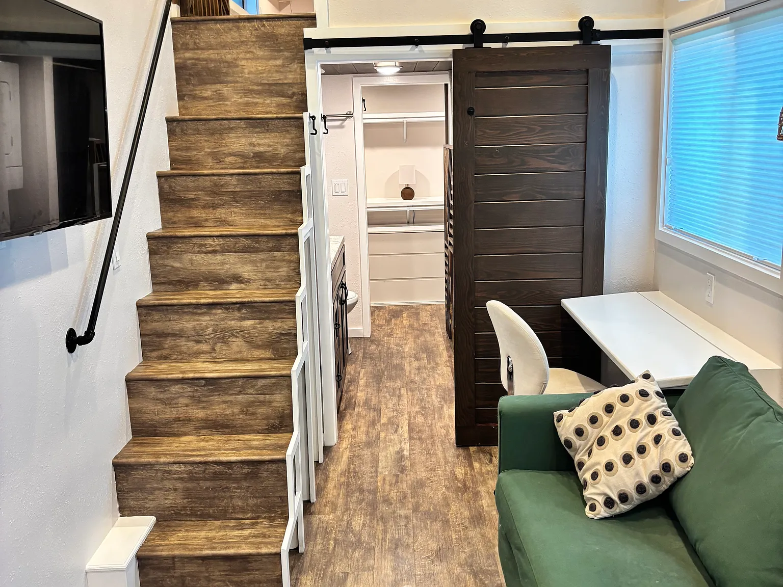 2 bed, 280 sqft, $1,700 — Photo 3