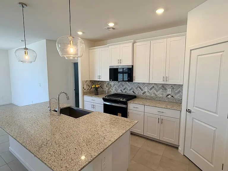 37043 W Vera Cruz Dr — Photo 3