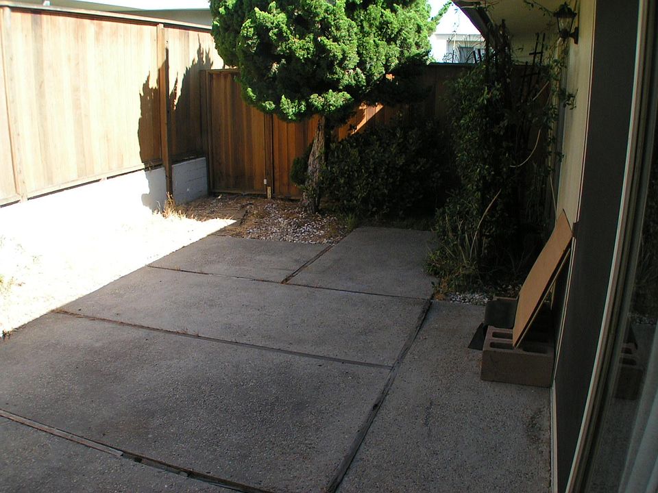 1st image of 4432 E 6th St #4