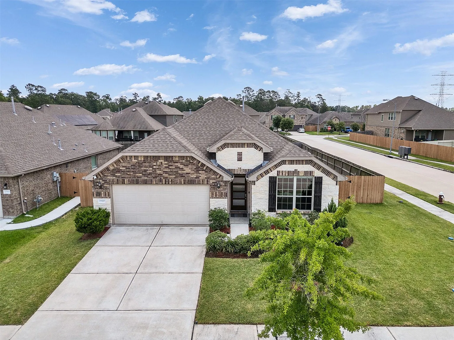 3 bed, 2.0 bath, 2287 sqft, $2,750 — Photo 1