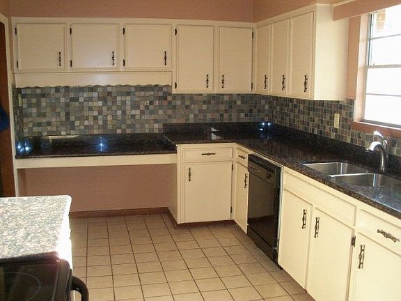 3rd image of 225 Oakshire Dr